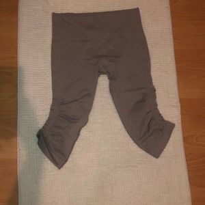 Lululemon mid calf workout pants